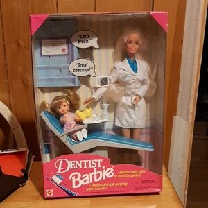 Barbie Dentist Doll Set in White and Pink